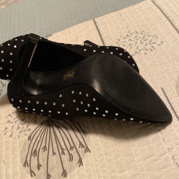 DKNY Shoes - Picture 4 of 4